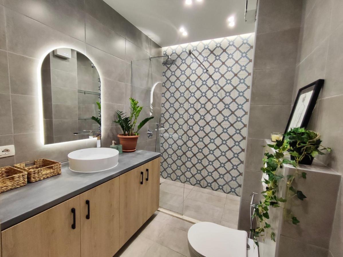 Apartamento Modern Style 2Br-Apt - 10Min To Skanderbeg Square Tirana Exterior foto