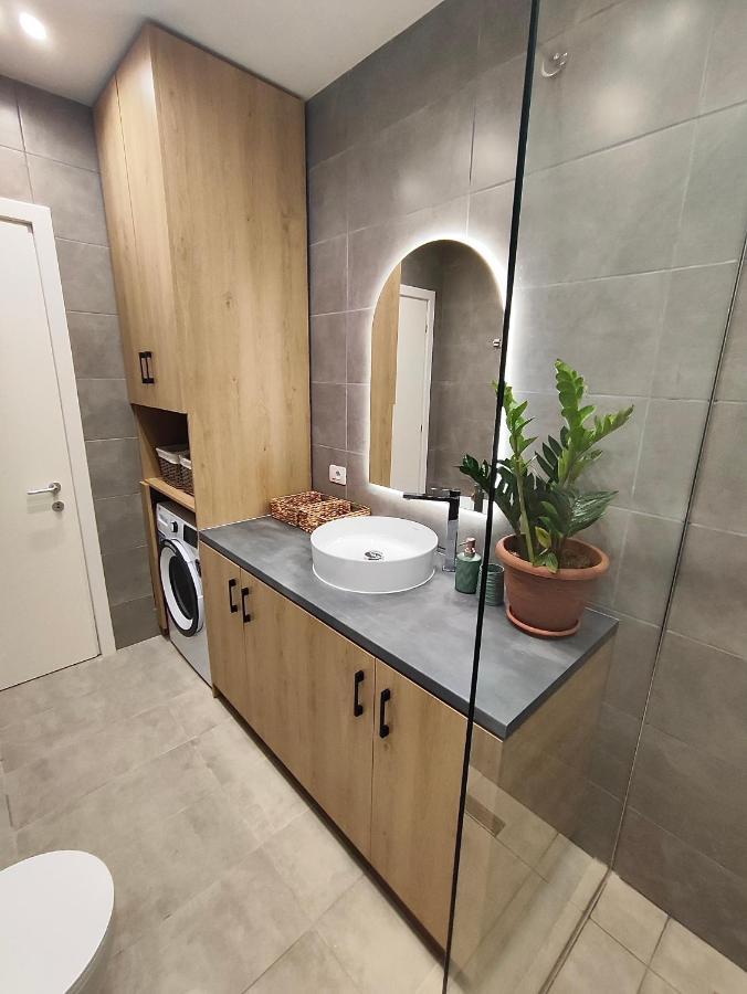 Apartamento Modern Style 2Br-Apt - 10Min To Skanderbeg Square Tirana Exterior foto